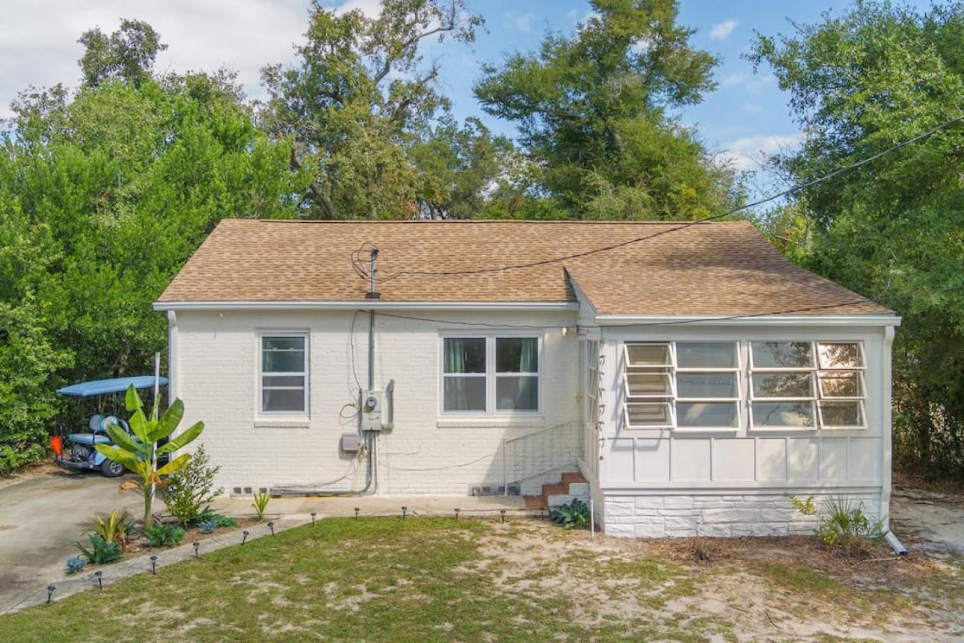 Down By The Bay W Hot Tub, 2 Blocks 2 Beaches, Game Room, Reading Nook, Dog-friendly, Historic Charm * Panama City