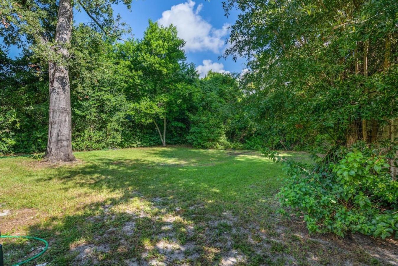 Down By The Bay W Hot Tub, 2 Blocks 2 Beaches, Game Room, Reading Nook, Dog-friendly, Historic Charm