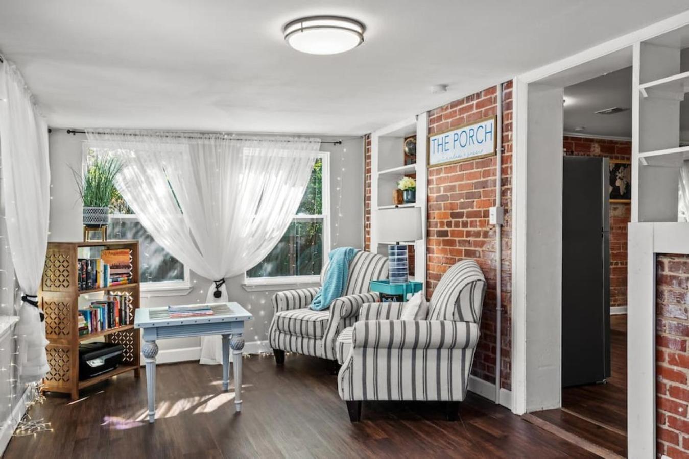 Down By The Bay W Hot Tub, 2 Blocks 2 Beaches, Game Room, Reading Nook, Dog-friendly, Historic Charm Holiday home Panama City