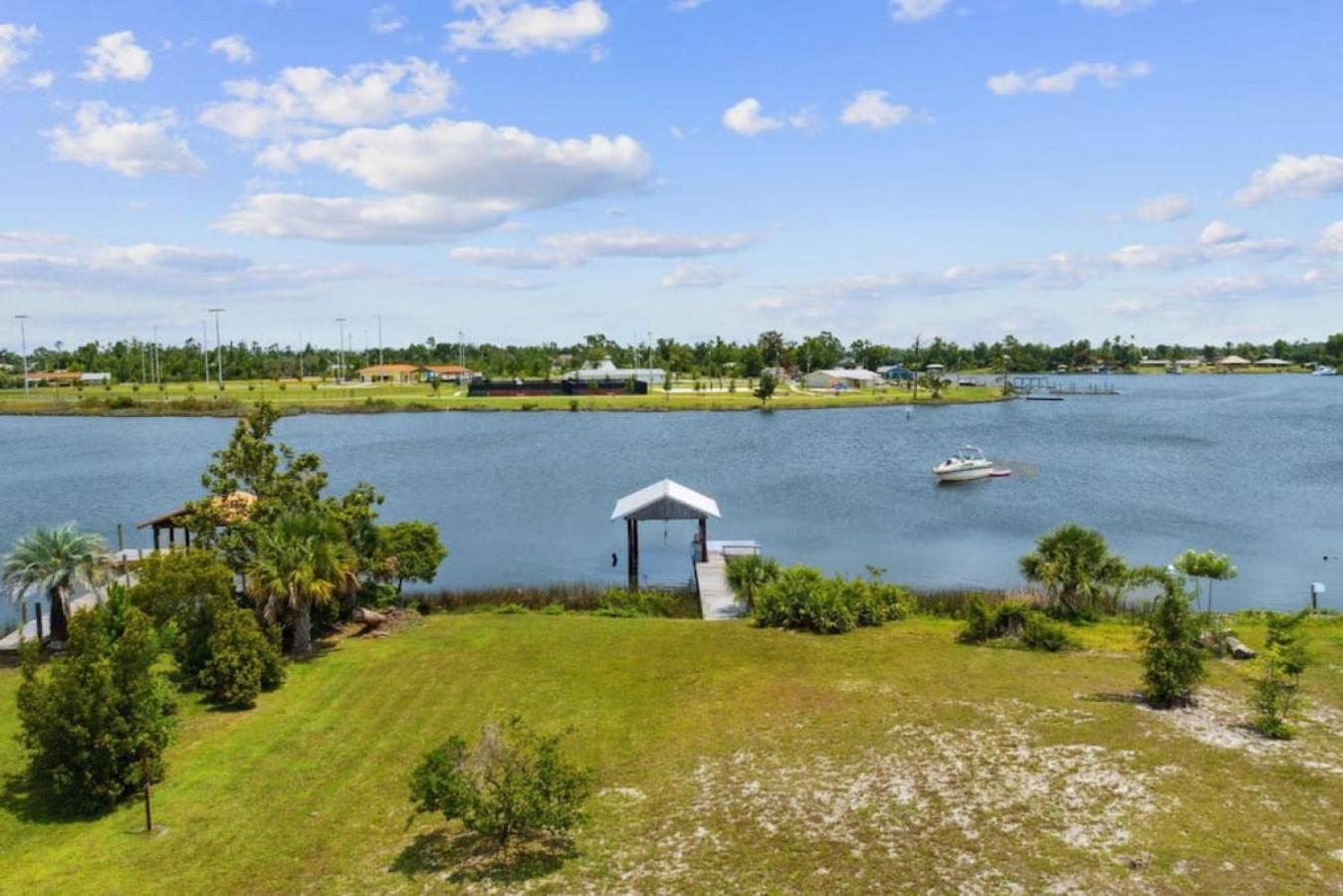 Nautical Nirvana-waterfront Joys From Sunrise Paddles To Hot Tub Sunsets Holiday home Panama City