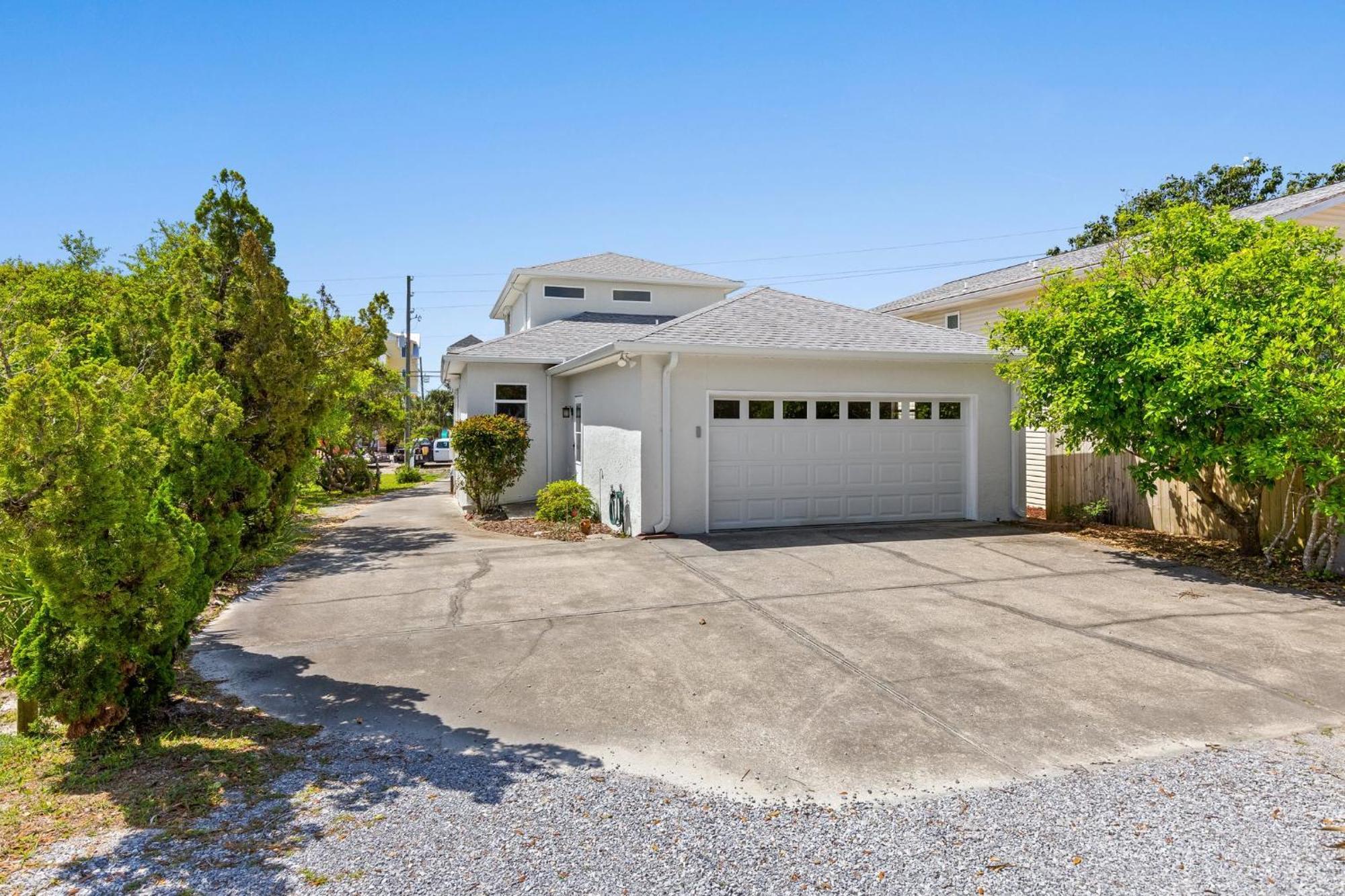 Vacation In Gorgeous 2-story Home! 3 Bedroom 3 Ba! Sleeps 8! Panama City