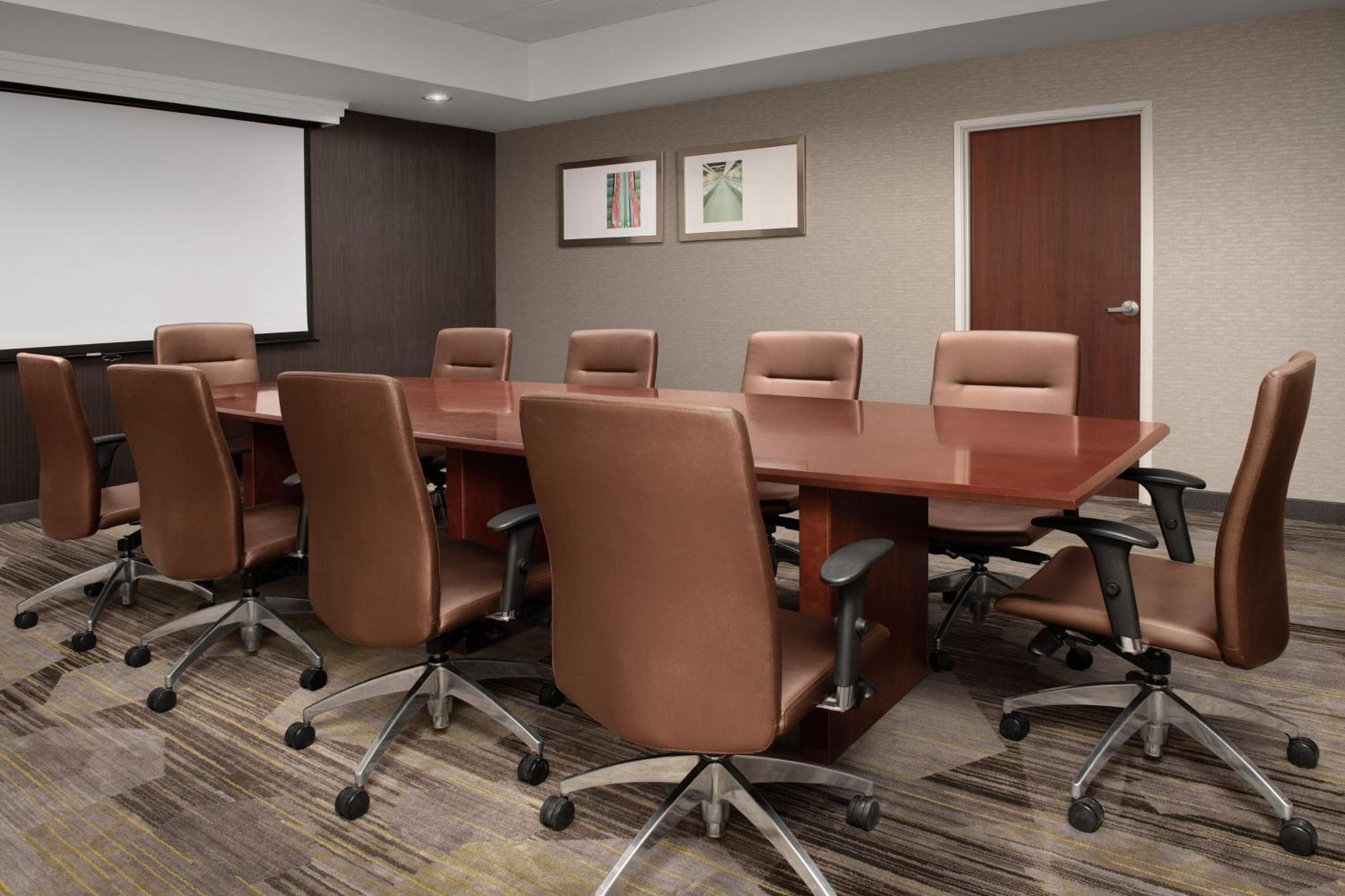 Courtyard By Marriott Hotel