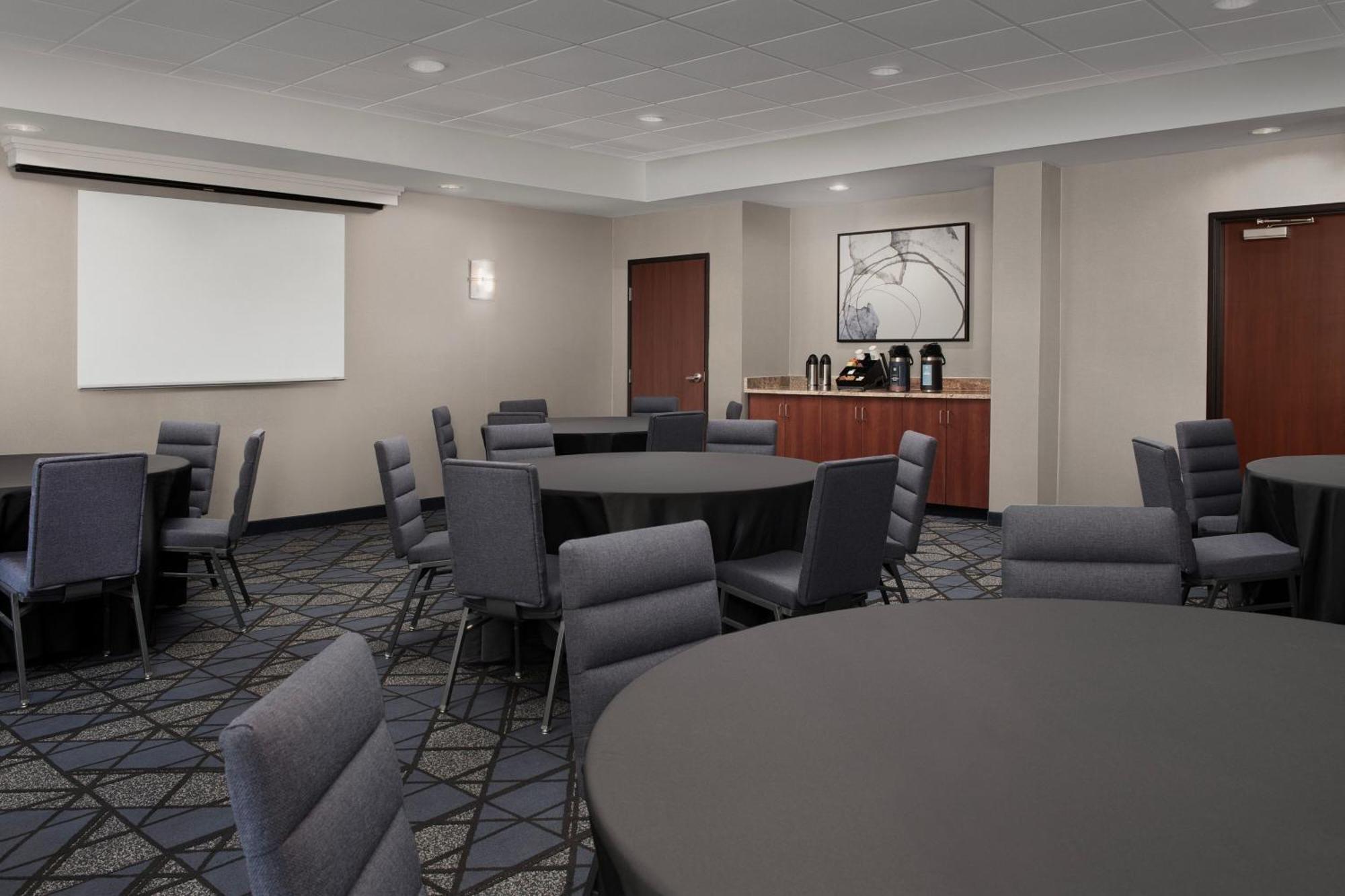 Hotel Courtyard By Marriott