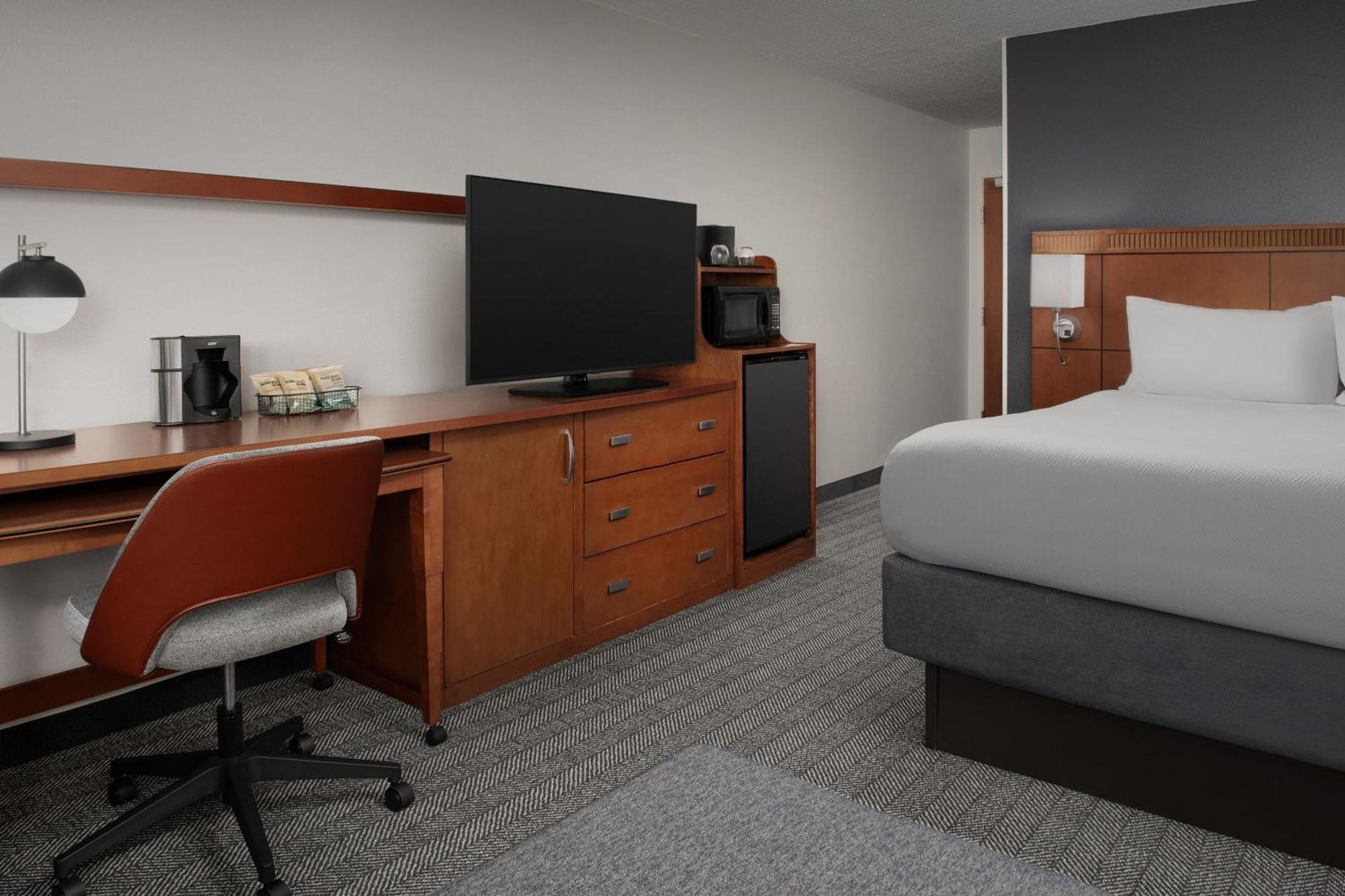 Courtyard By Marriott Hotel