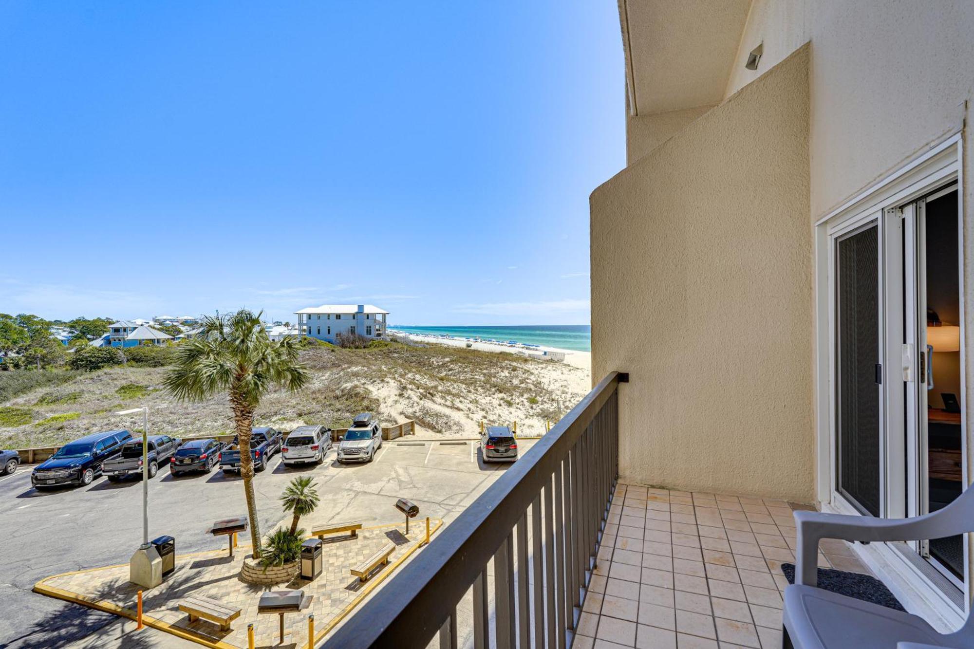 Beachfront With Balcony And Views! * Panama City