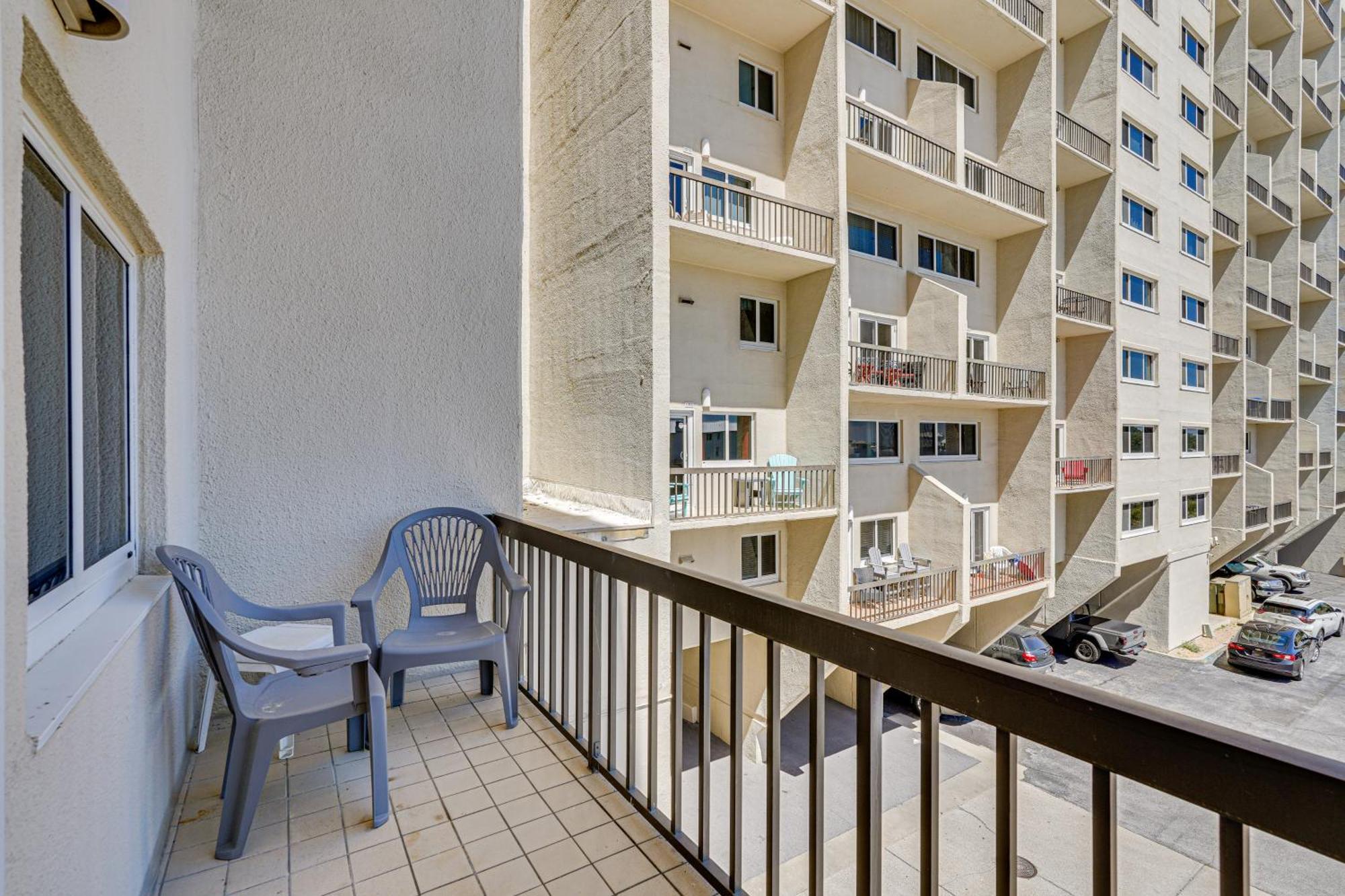 Apartment Beachfront With Balcony And Views! *