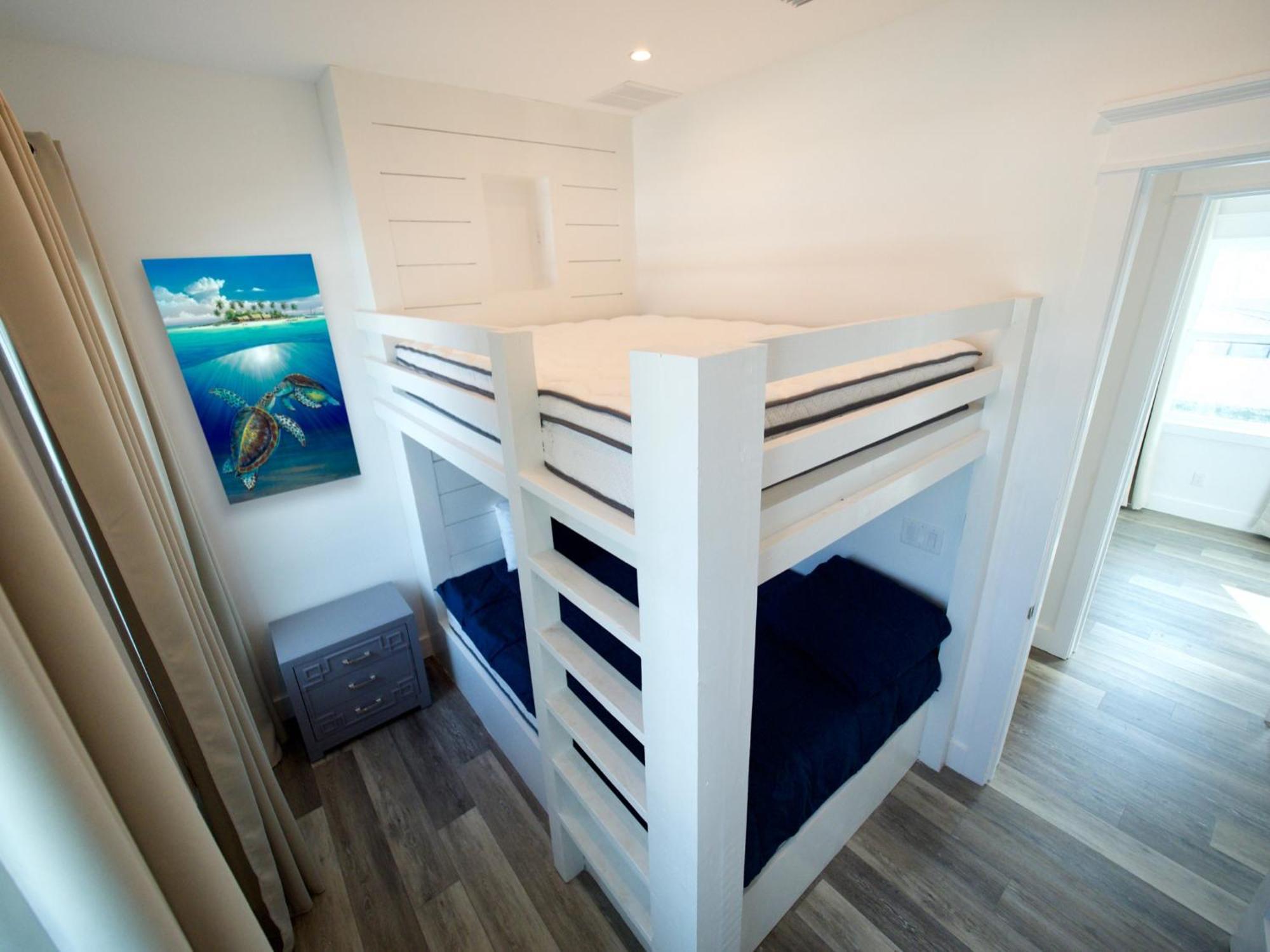 6 Bedroom Townhouse With Rooftop Deck Great Oceanviews 6th Br Is Detached Apartment *