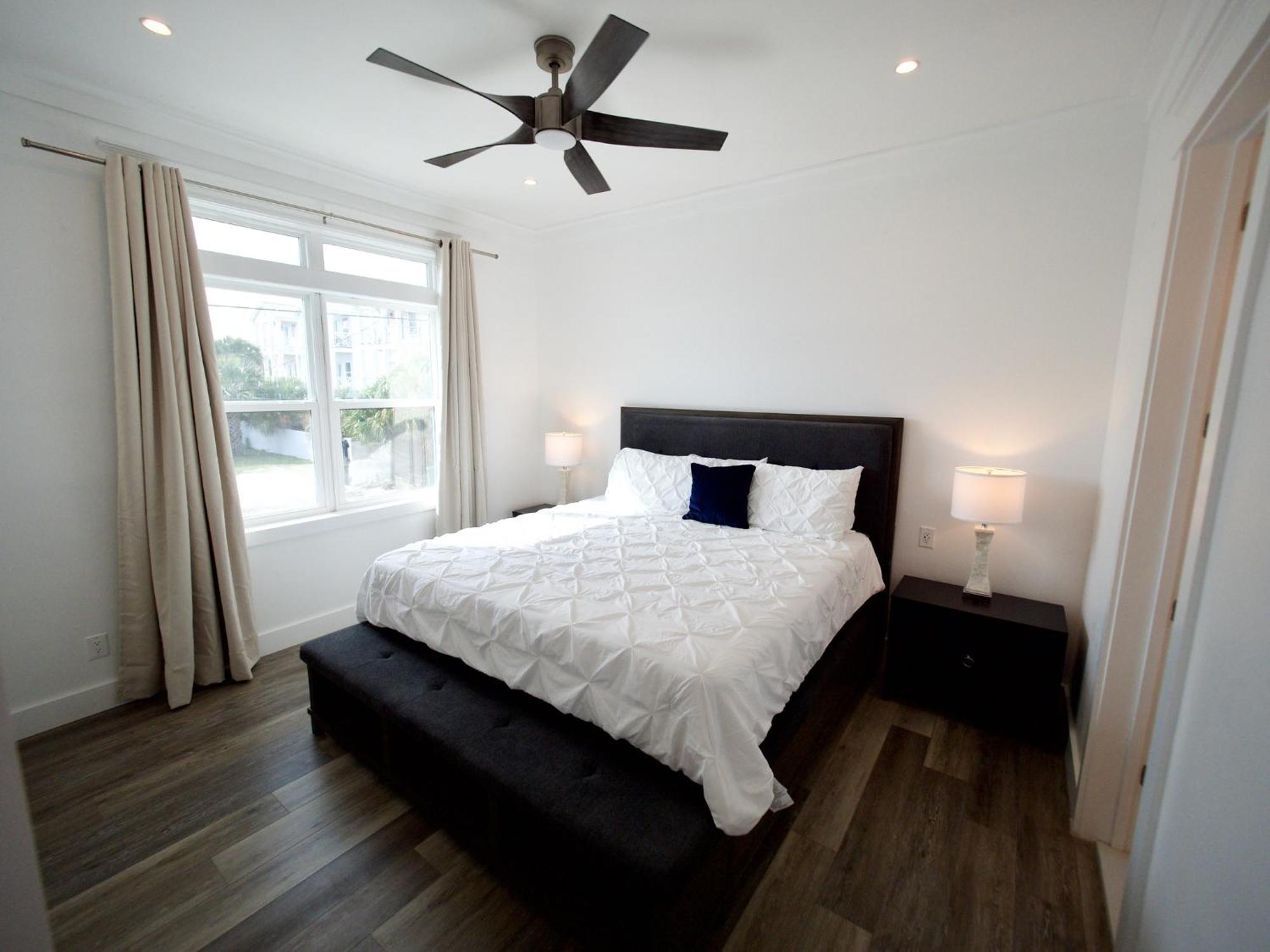 3 Bedroom Catalina Townhome With Rooftop Deck Great Oceanviews, Steps To