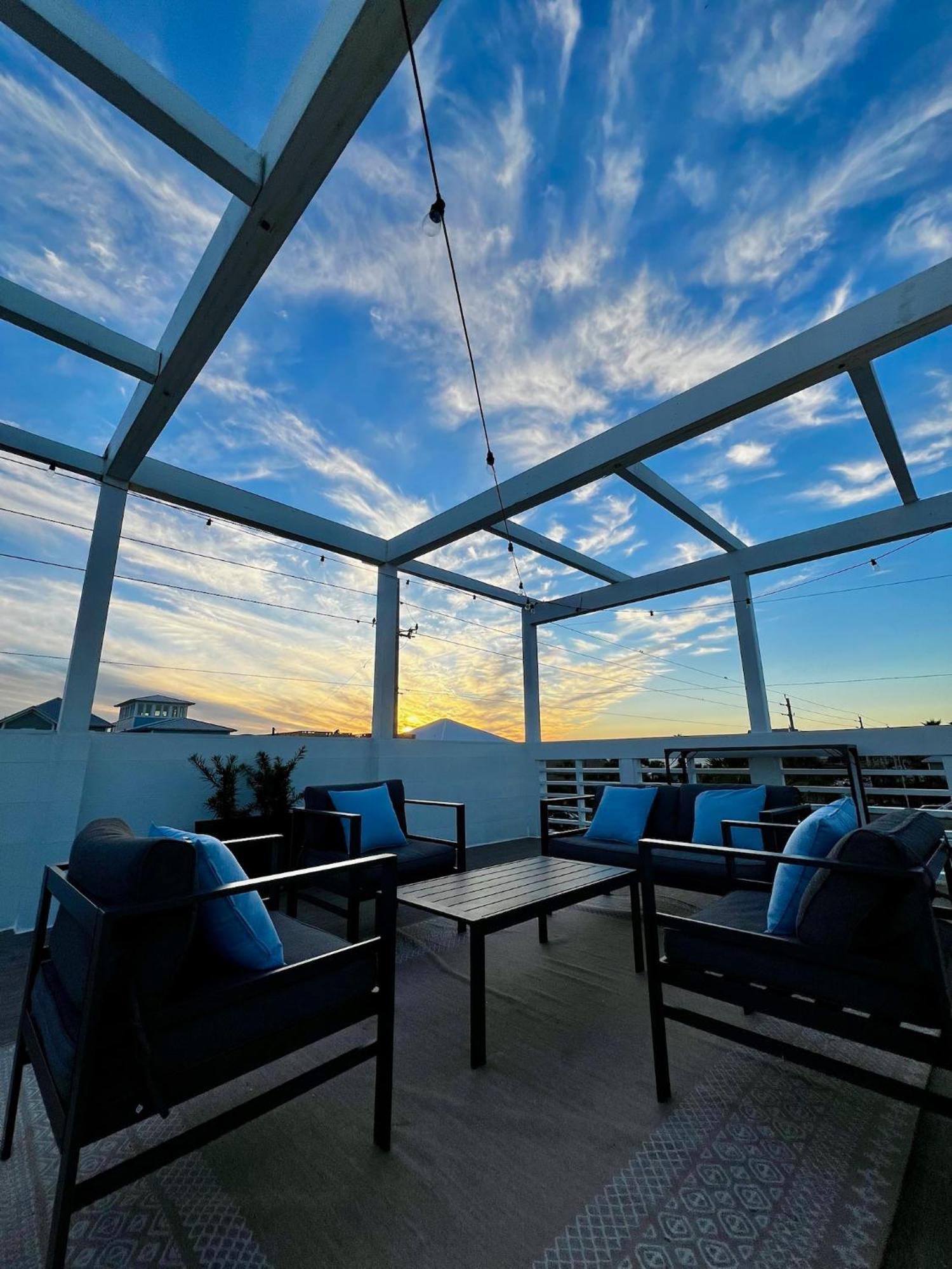 3 Bedroom Catalina Townhome With Rooftop Deck Great Oceanviews, Steps To Apartment *