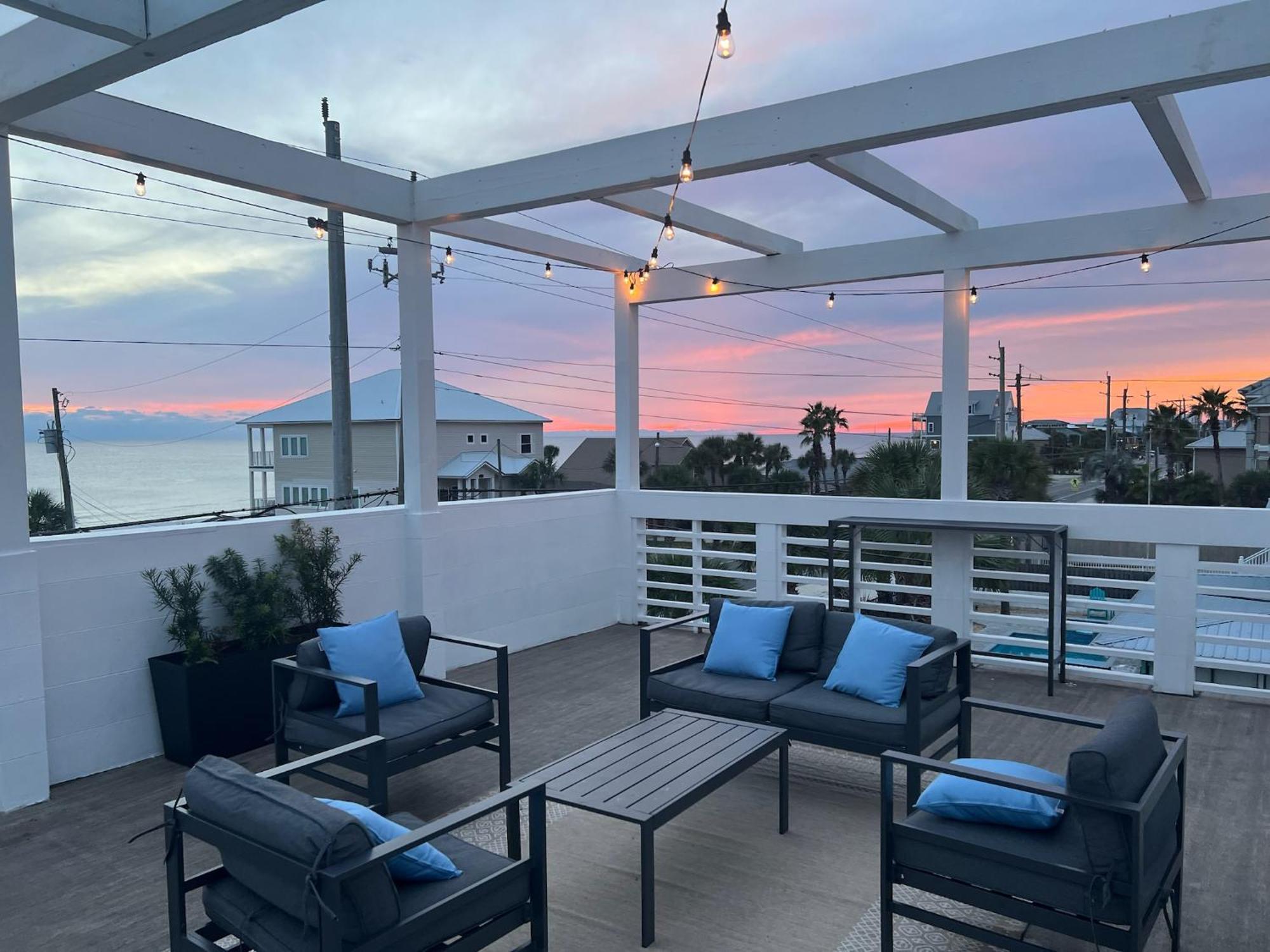 3 Bedroom Catalina Townhome With Rooftop Deck Great Oceanviews, Steps To Apartment *