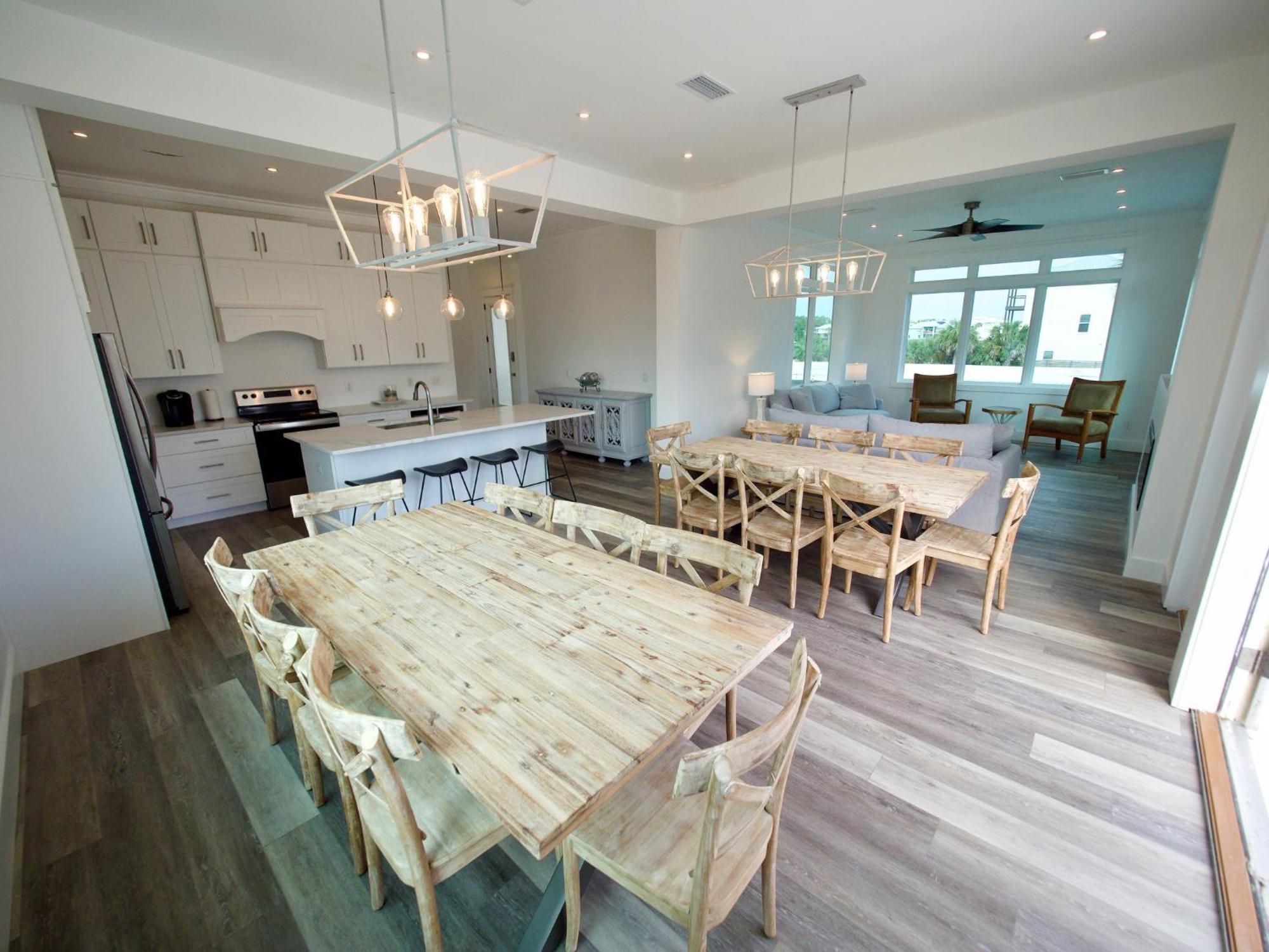 Apartment 3 Bedroom Catalina Townhome With Rooftop Deck Great Oceanviews, Steps To Panama City