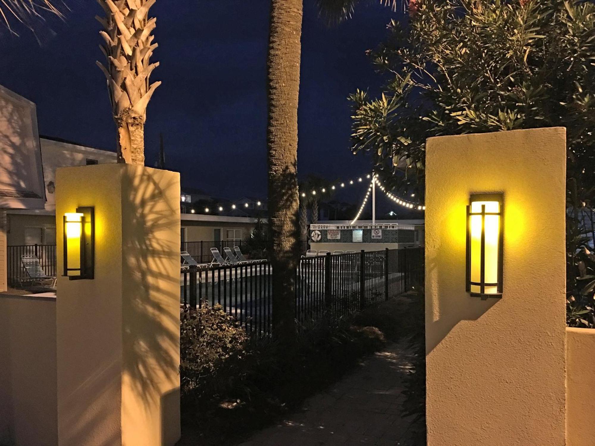 3 Bedroom Catalina Townhome With Rooftop Deck Great Oceanviews, Steps To Apartment Panama City