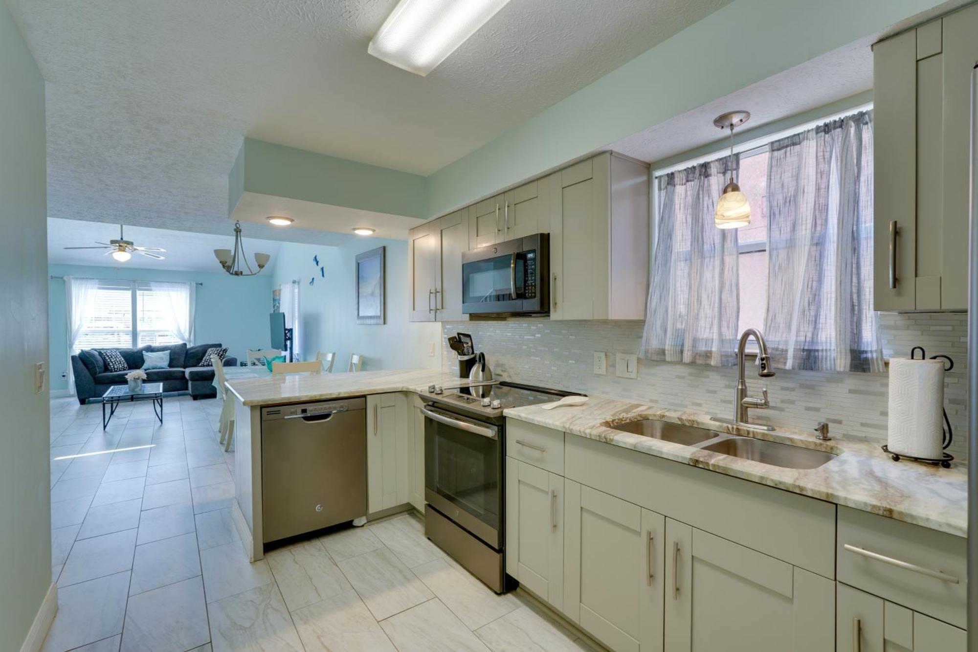 Townhome With Grill - 8 Mi To St Andrews State Park! Holiday home Panama City