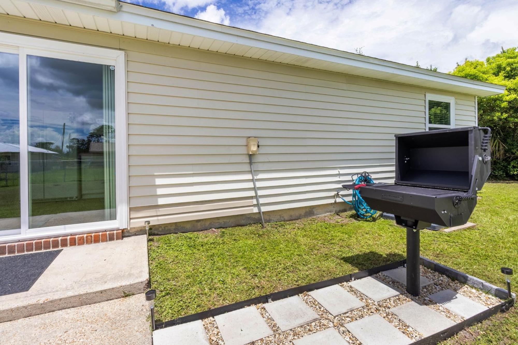 Charming 3br With Free Parking & Game Holiday home
