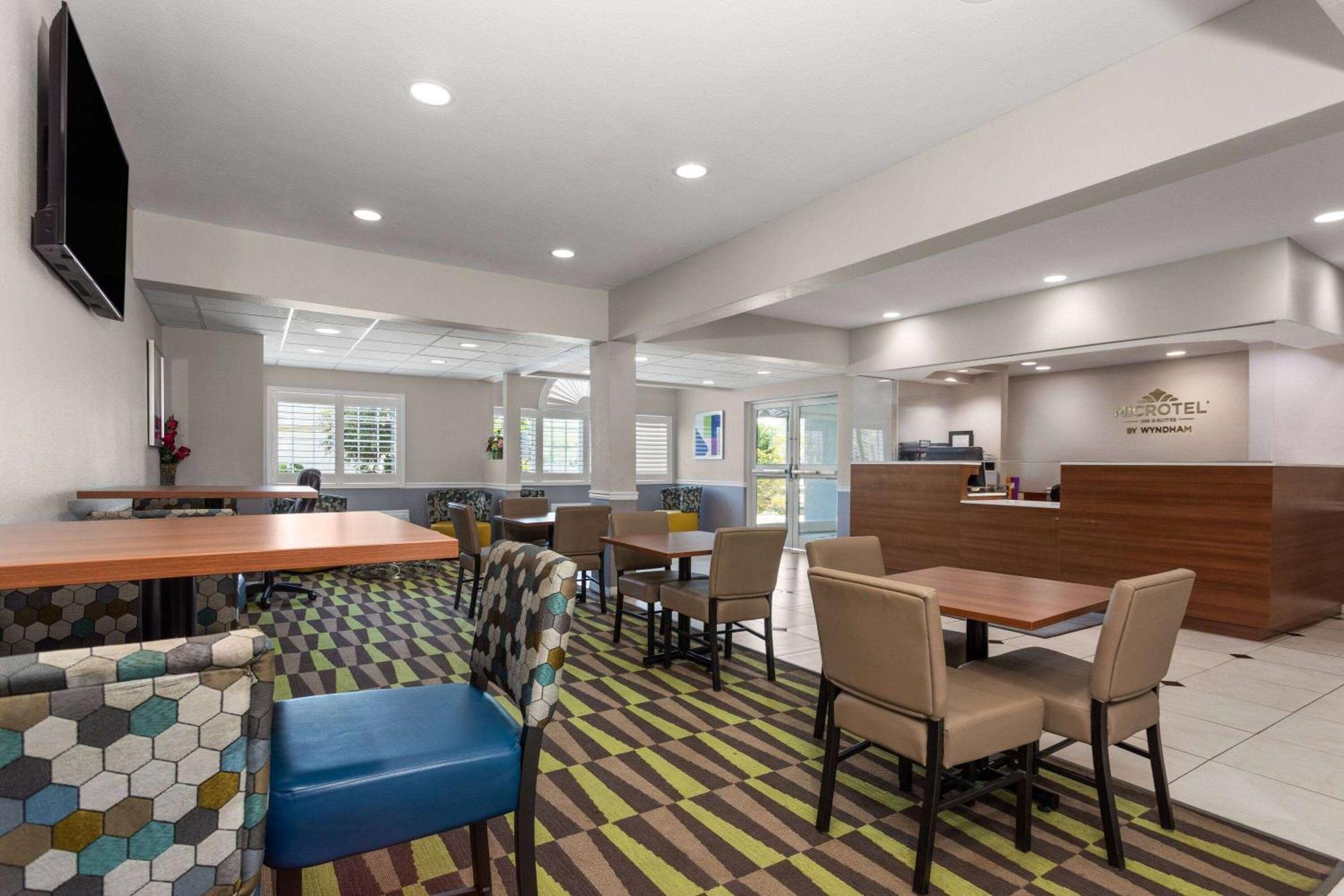 Hotel Microtel & By Wyndham