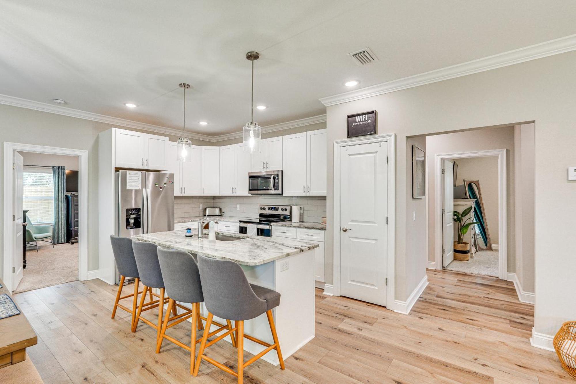 Family-friendly Less Than 1 Mi To Holiday home *