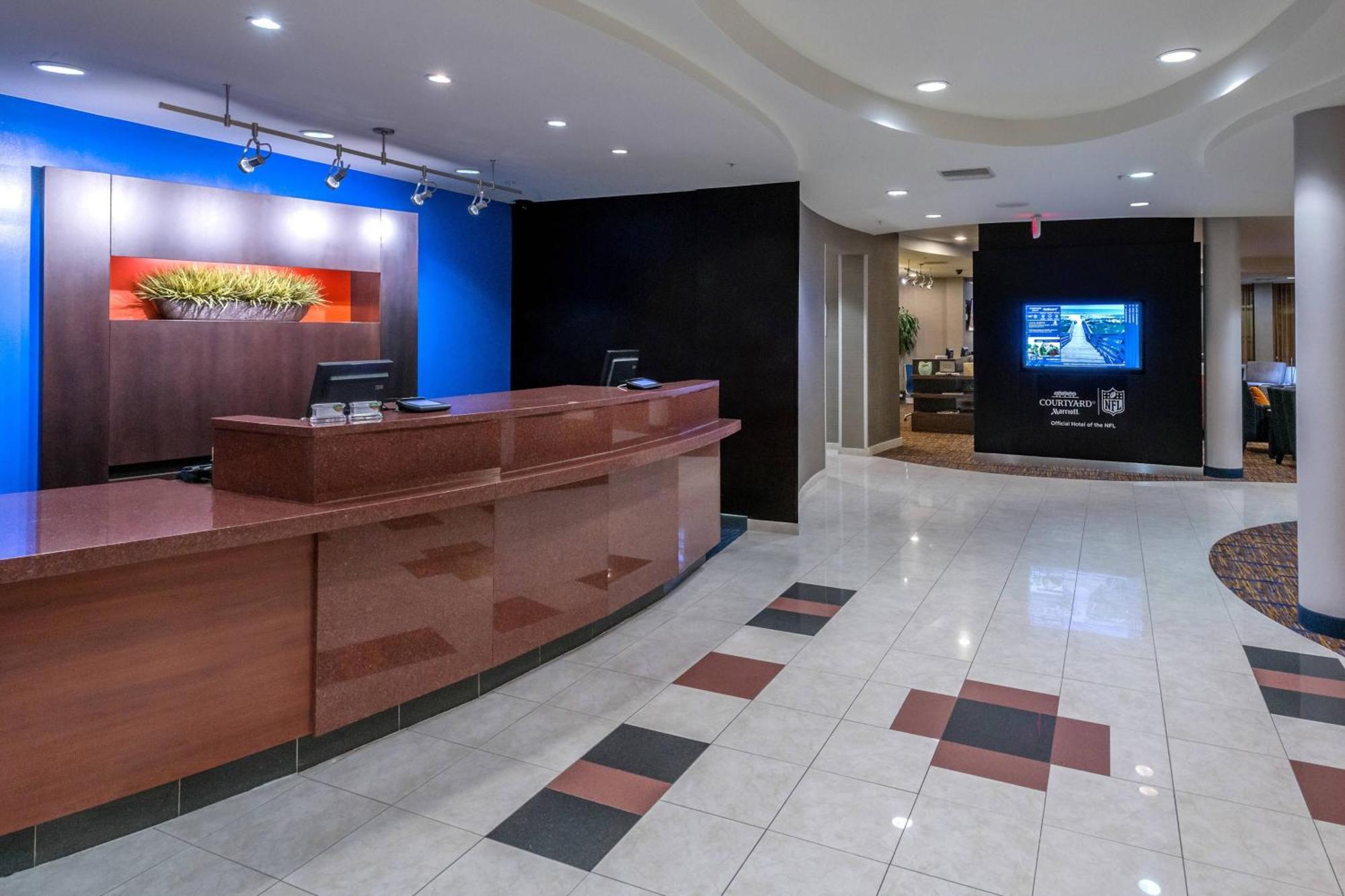 Courtyard By Marriott Hotel 3*