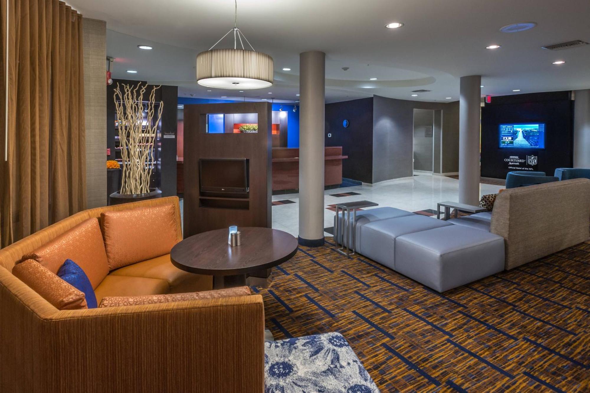 Courtyard By Marriott Hotel