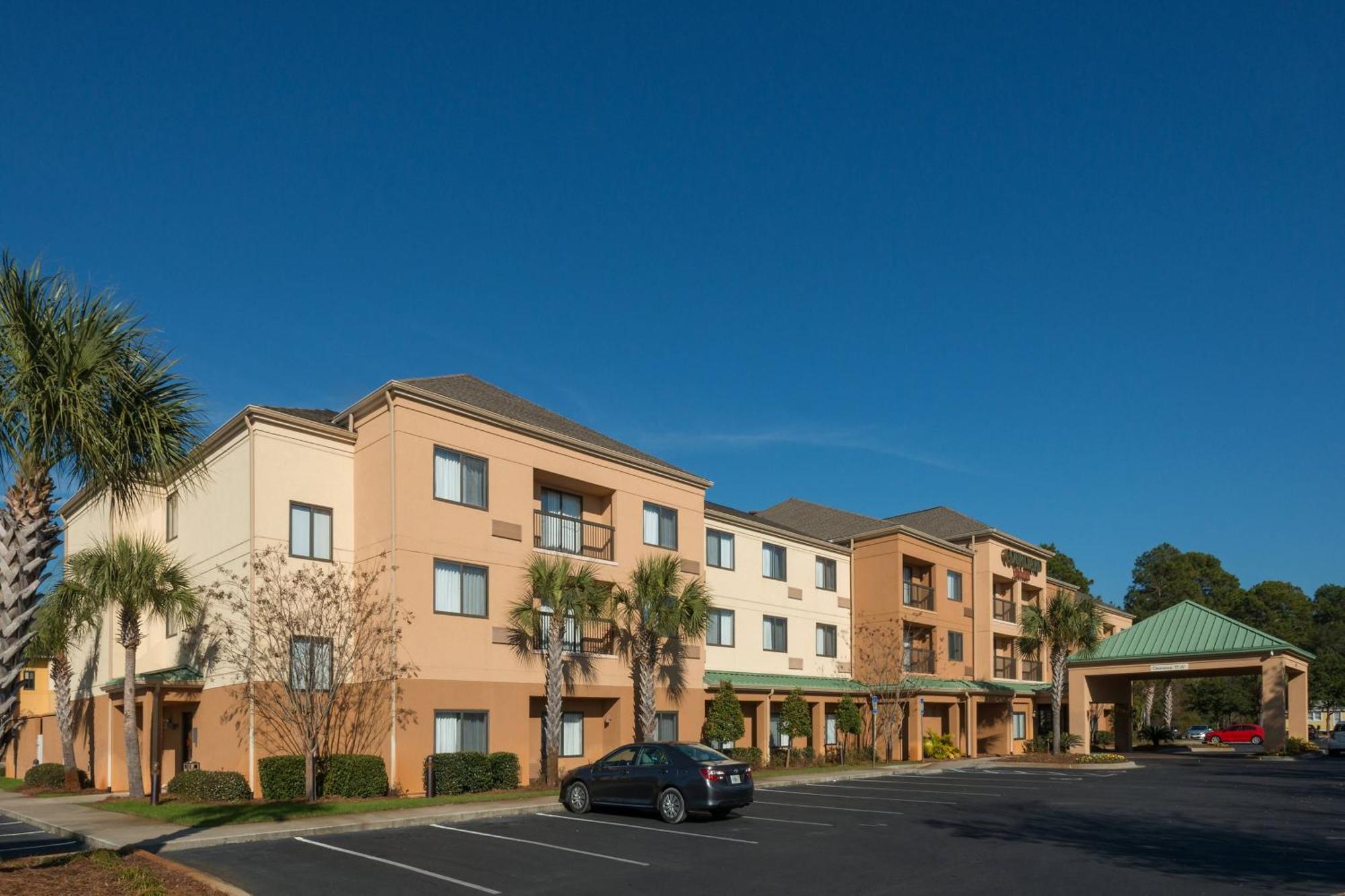 Courtyard By Marriott Hotel 3*