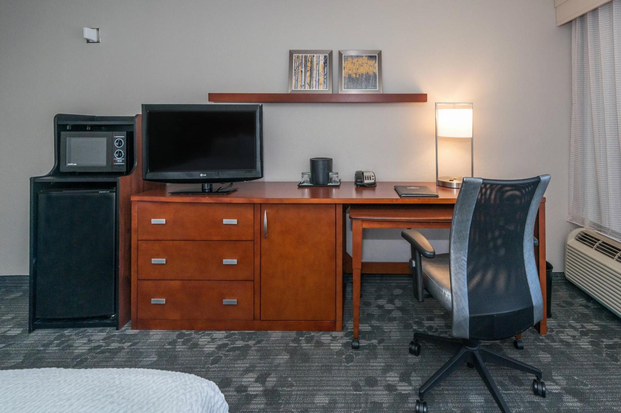 Courtyard By Marriott Hotel