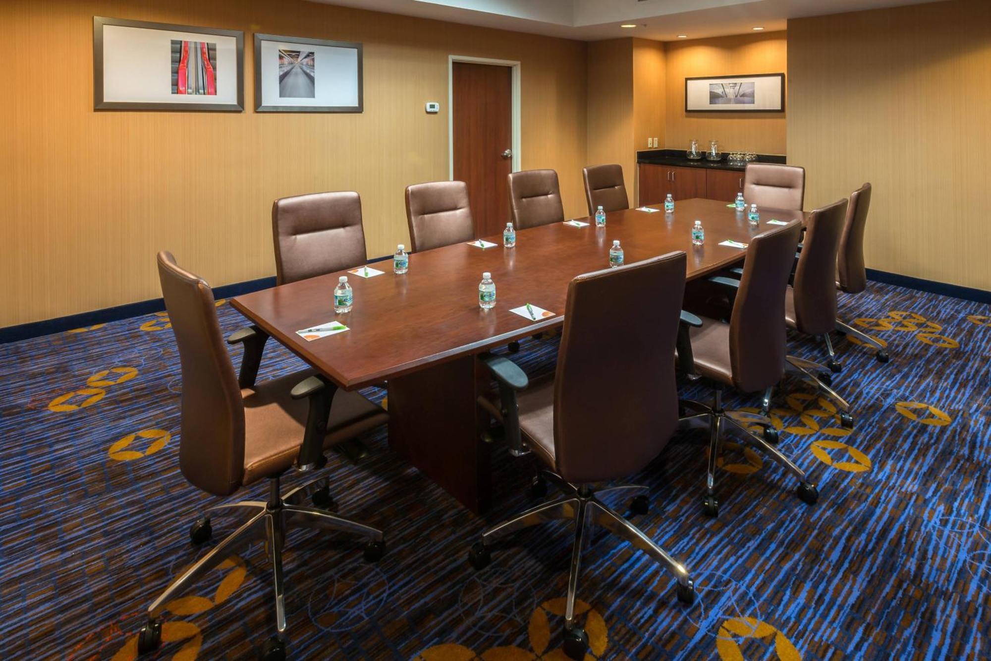 Courtyard By Marriott Hotel