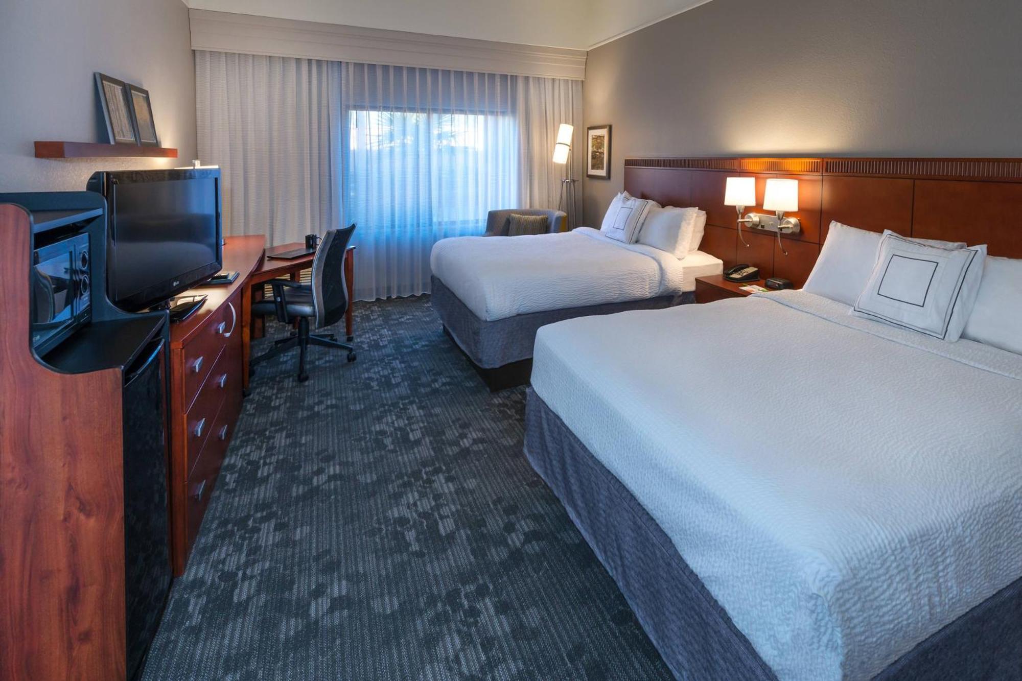 Courtyard By Marriott Hotel 3*