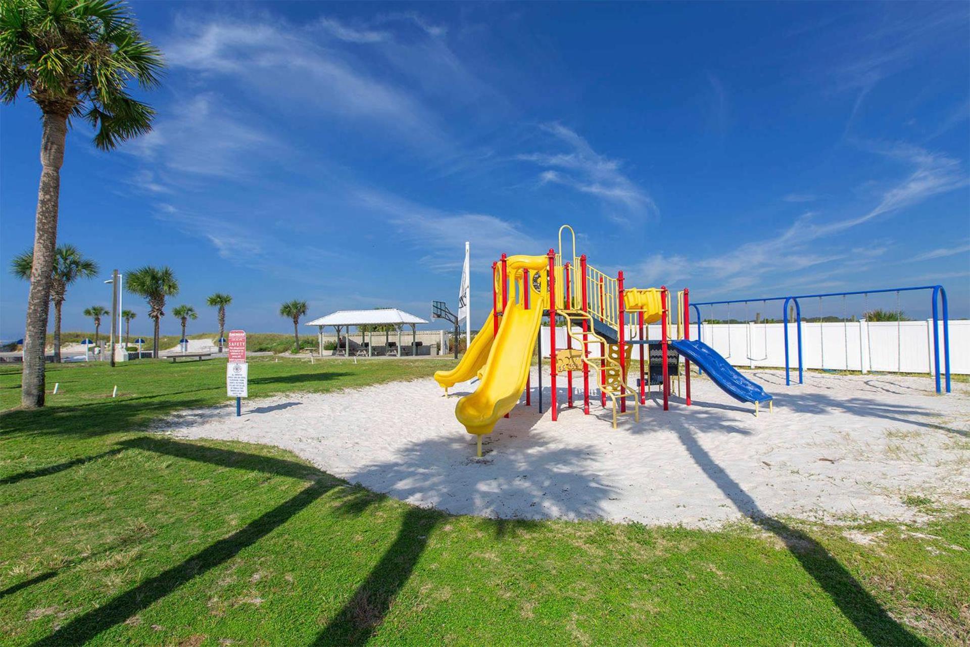 Shore Beats Work Gulf-front Escape With Stunning Views & Balconies *