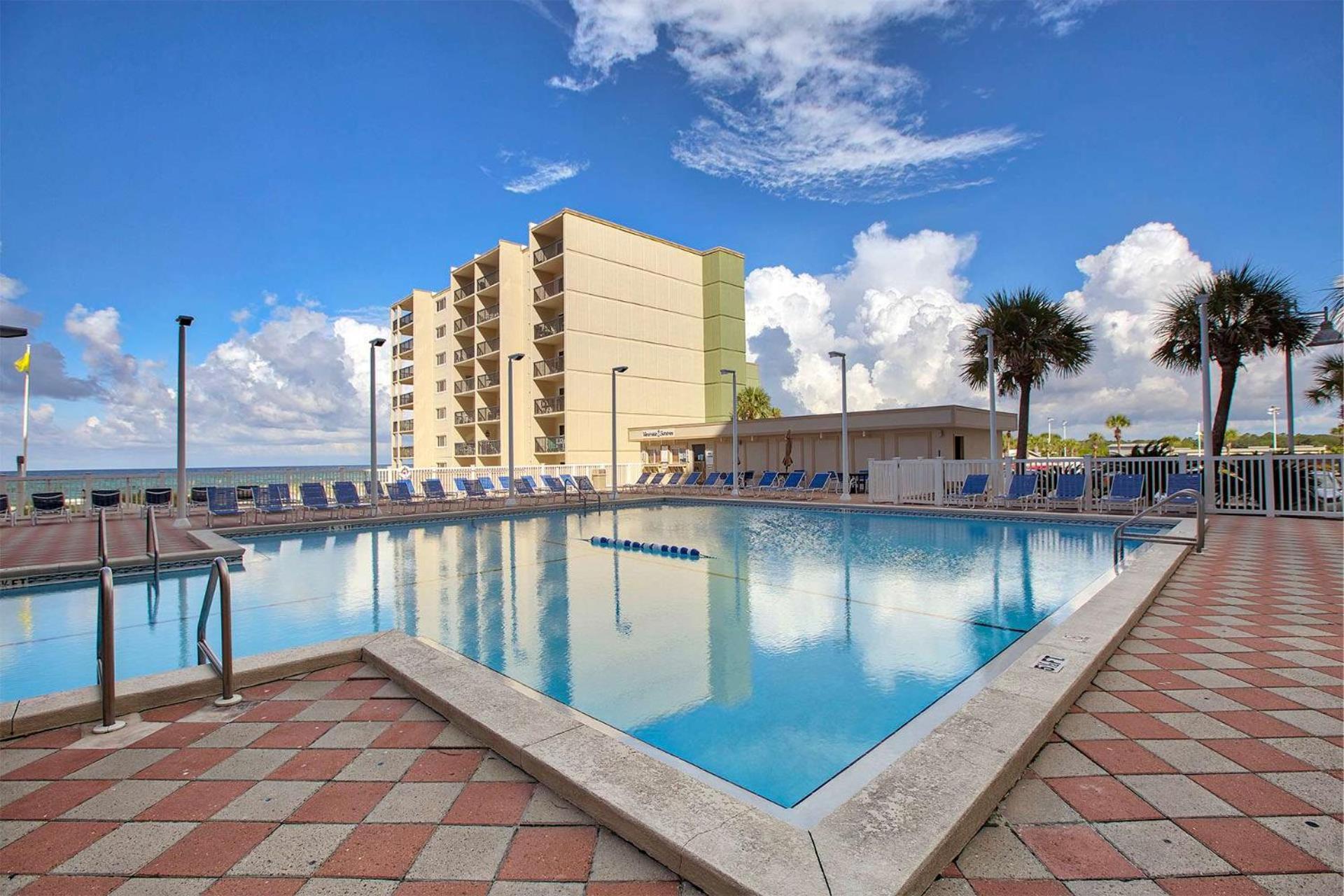 Shore Beats Work Gulf-front Escape With Stunning Views & Balconies