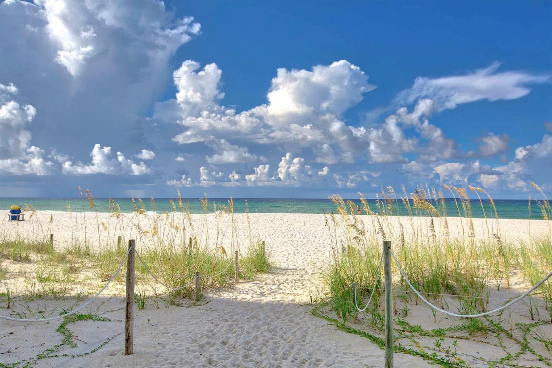 Shore Beats Work Gulf-front Escape With Stunning Views & Balconies *