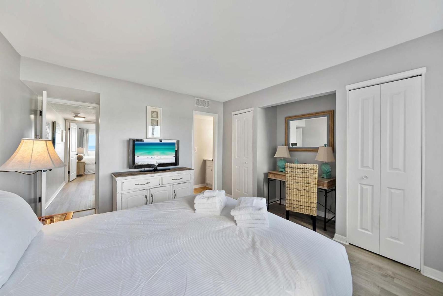 Shore Beats Work Gulf-front Escape With Stunning Views & Balconies Holiday home