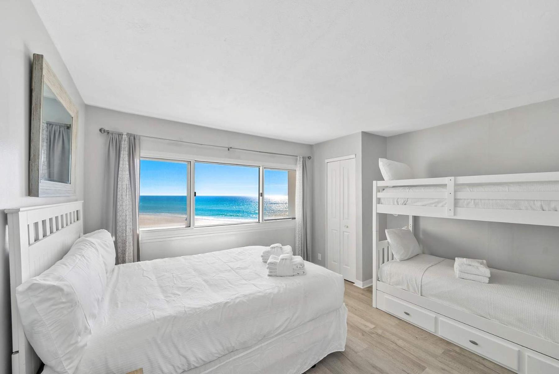 Holiday home Shore Beats Work Gulf-front Escape With Stunning Views & Balconies *