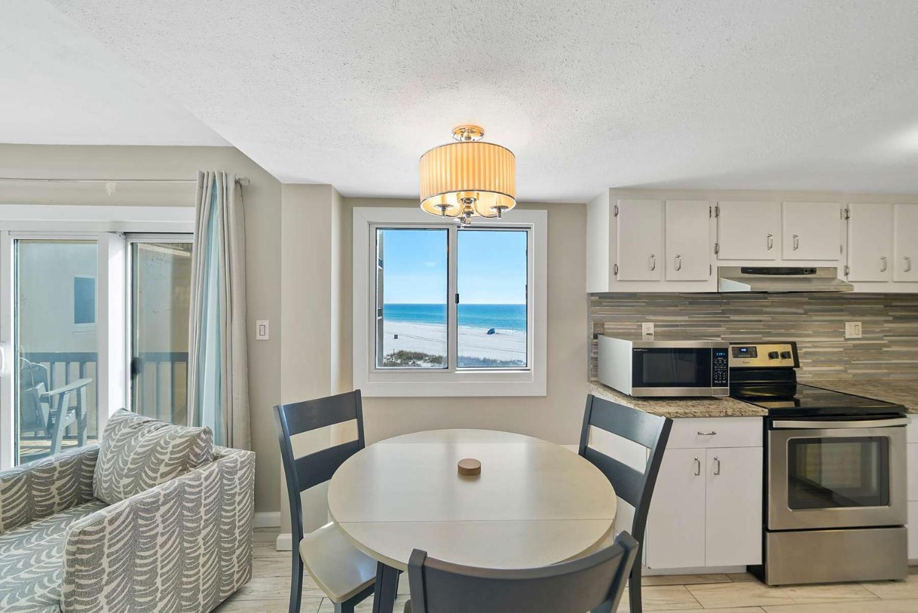 Shore Beats Work Gulf-front Escape With Stunning Views & Balconies * Panama City
