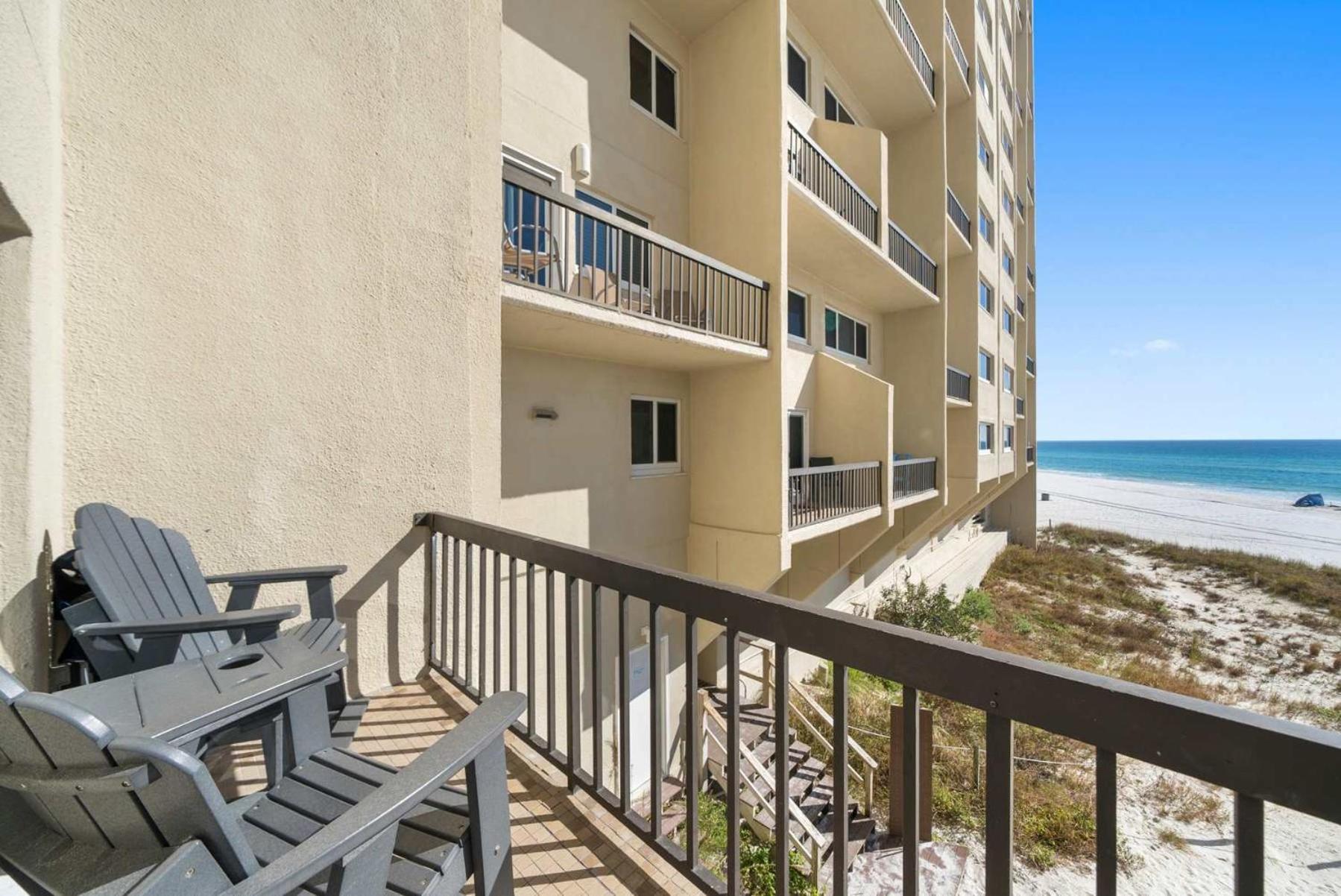 Shore Beats Work Gulf-front Escape With Stunning Views & Balconies Holiday home