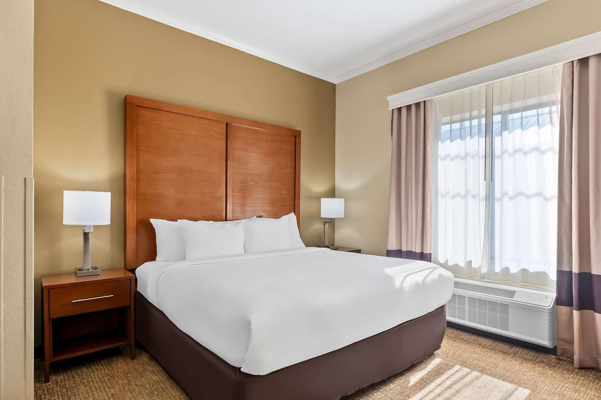 Hotel Comfort Near Tyndall Afb 3*