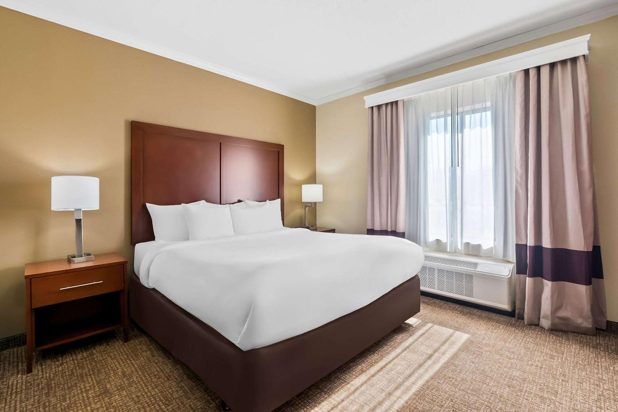 Hotel Comfort Near Tyndall Afb 3*