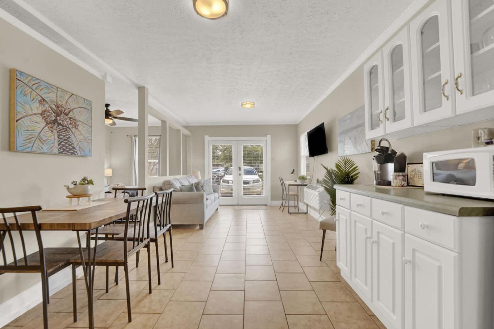Two Spaces In One Main House And 25 Min To Pcb Holiday home *