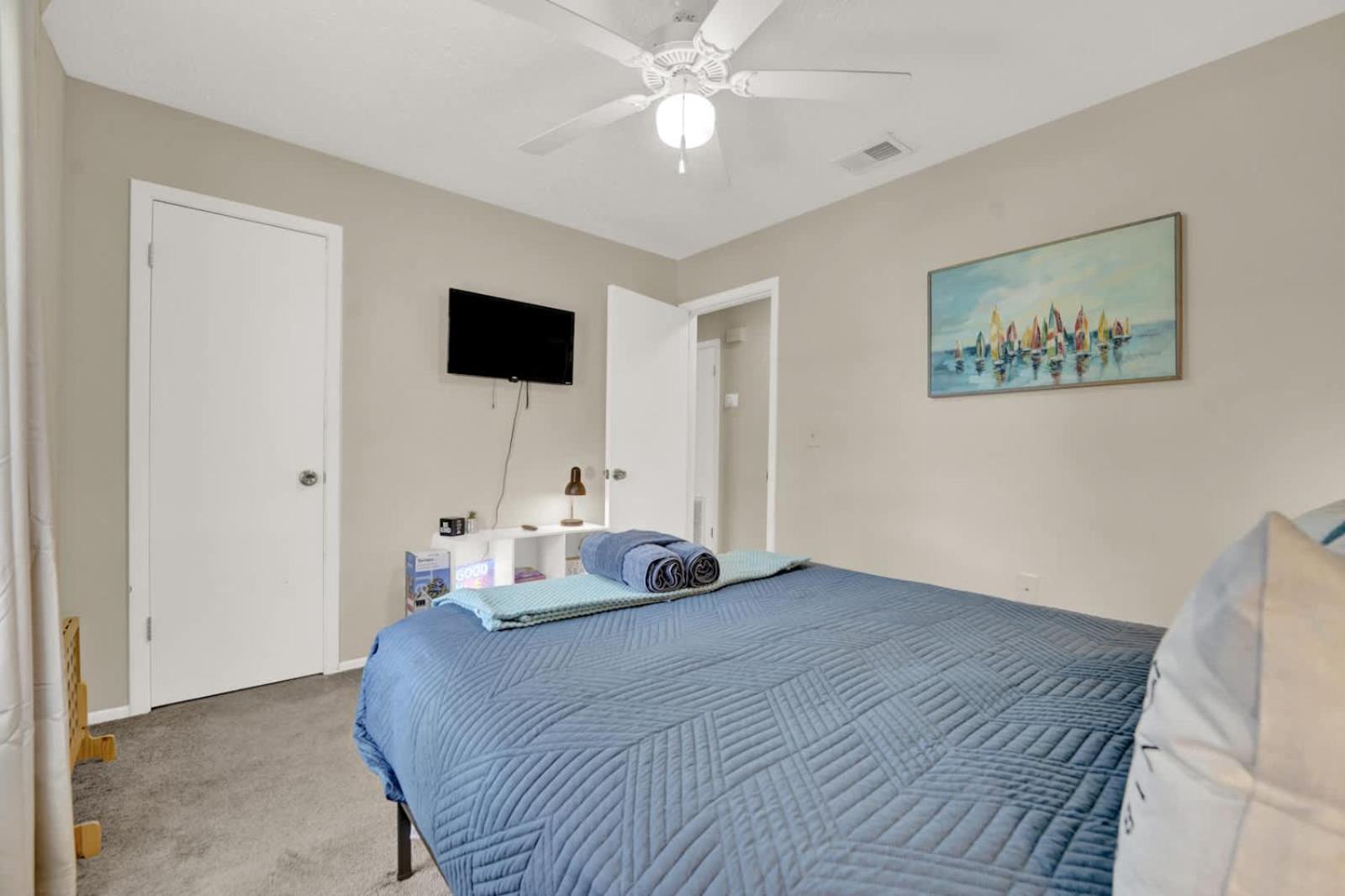 Two Spaces In One Main House And 25 Min To Pcb