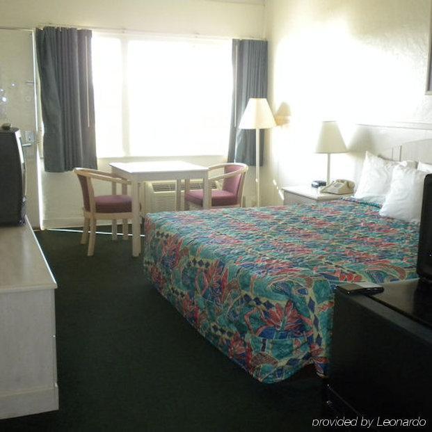 Buccaneer Beach Hotel 2*