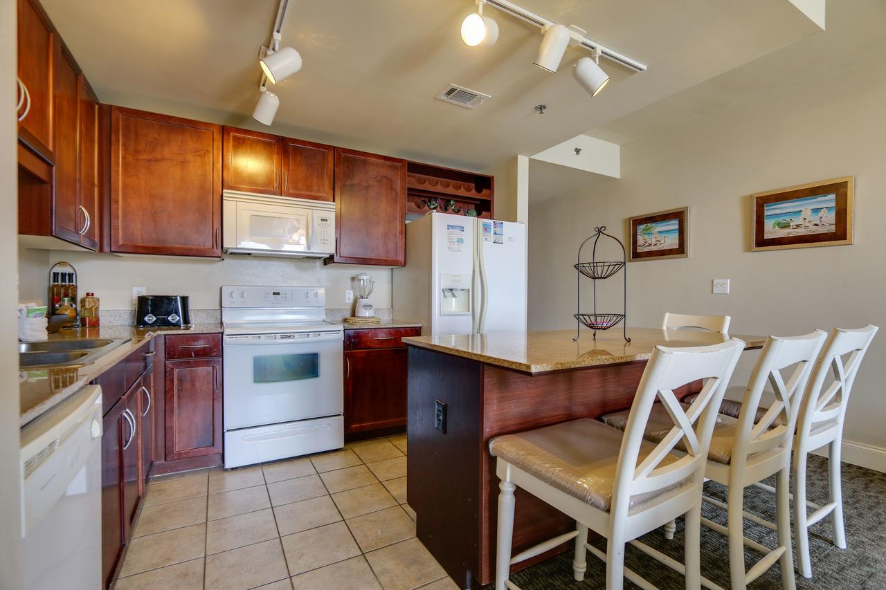 Laketown Wharf By Book That 3*