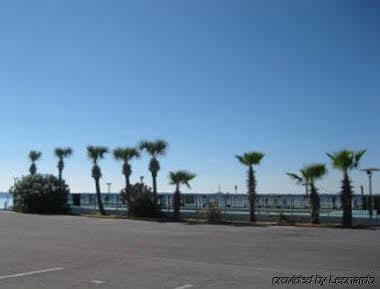 Buccaneer Beach Hotel 2*