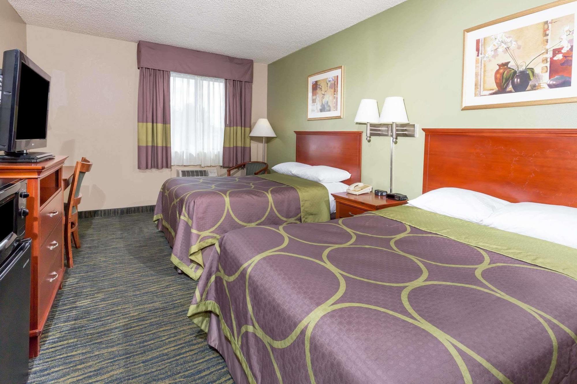 Super 8 By Wyndham Hotel