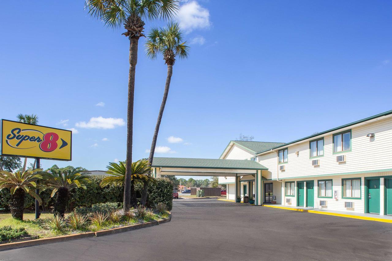 Super 8 By Wyndham Hotel 2*