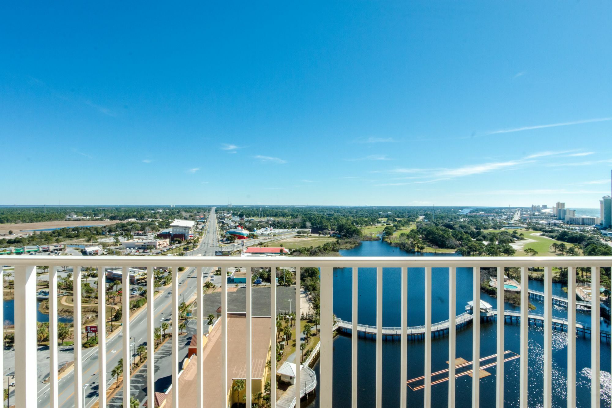Aparthotel Laketown Wharf By Book That 3*