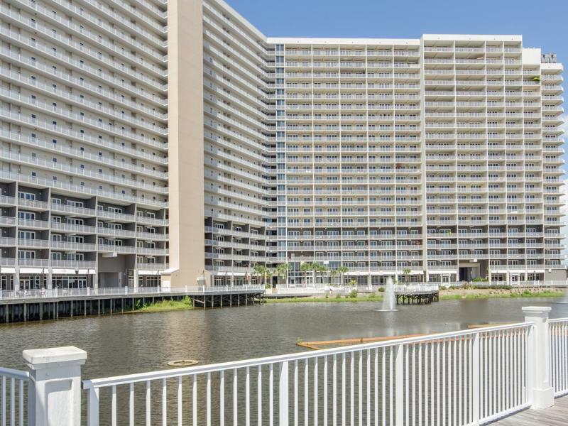 Aparthotel Laketown Wharf By Book That