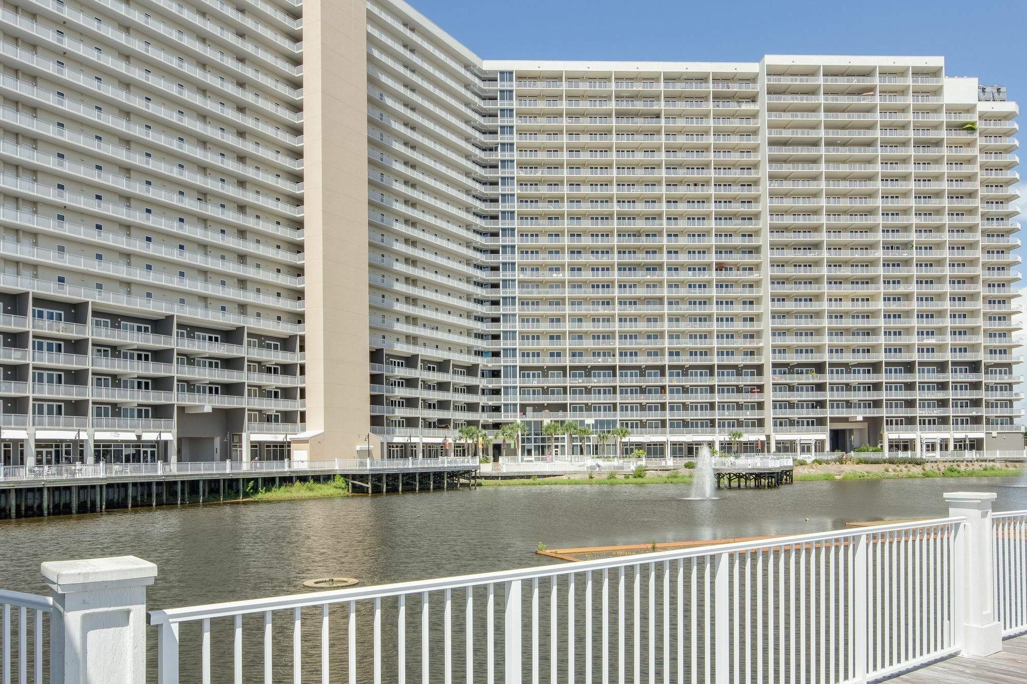 Laketown Wharf By Book That Aparthotel