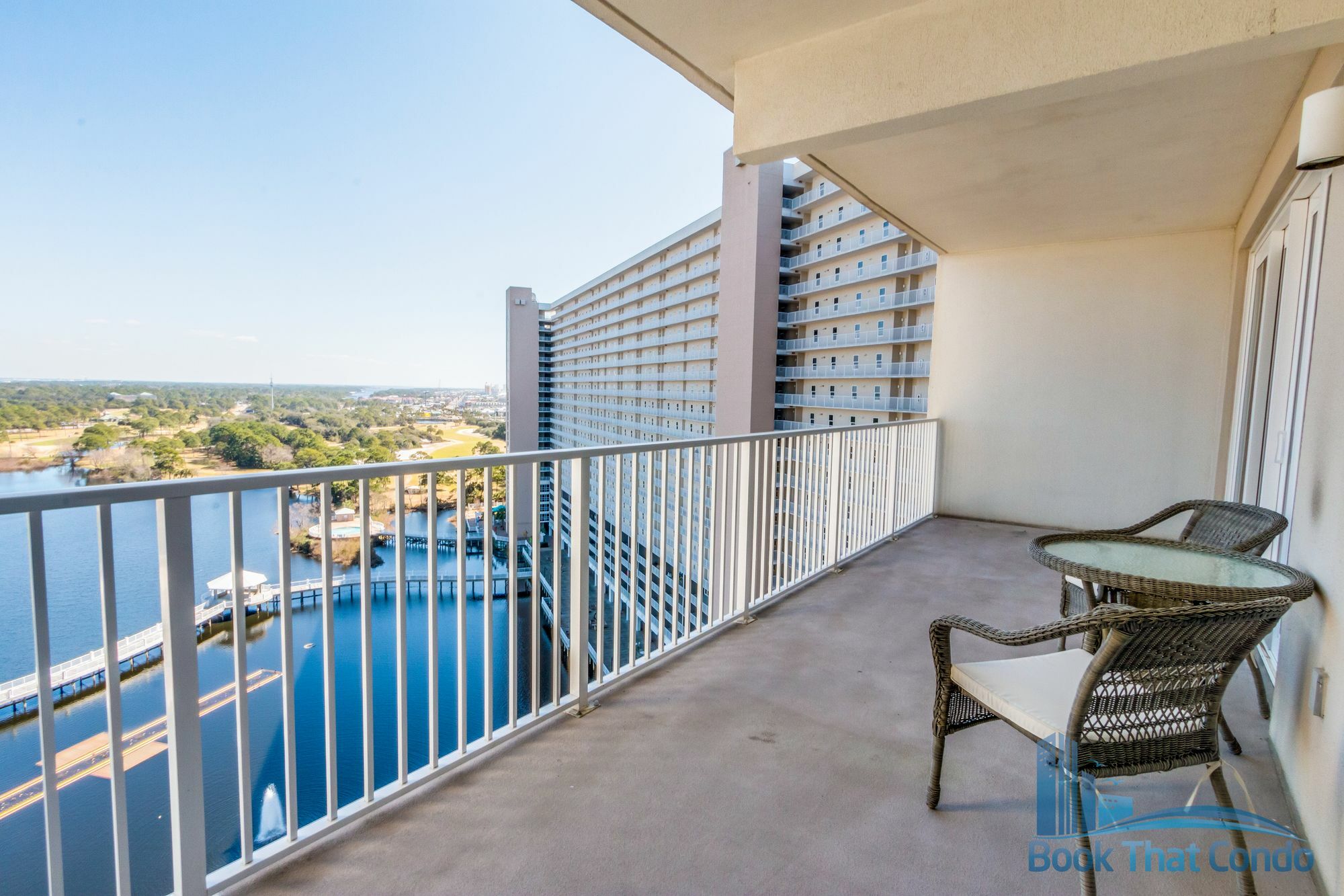 Laketown Wharf By Book That 3*