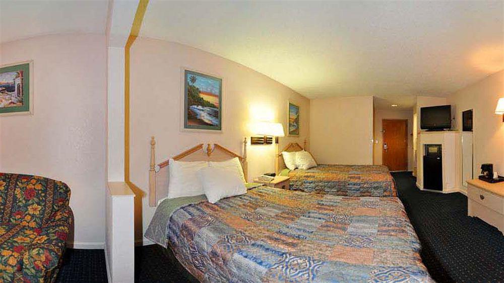 Days By Wyndham City/callaway Panama City