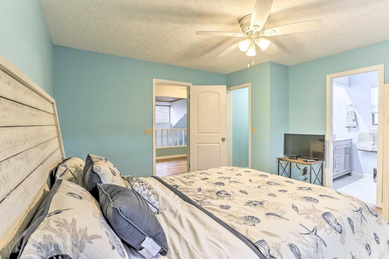 Holiday home Inviting Townhome 6 Mi To Beach!