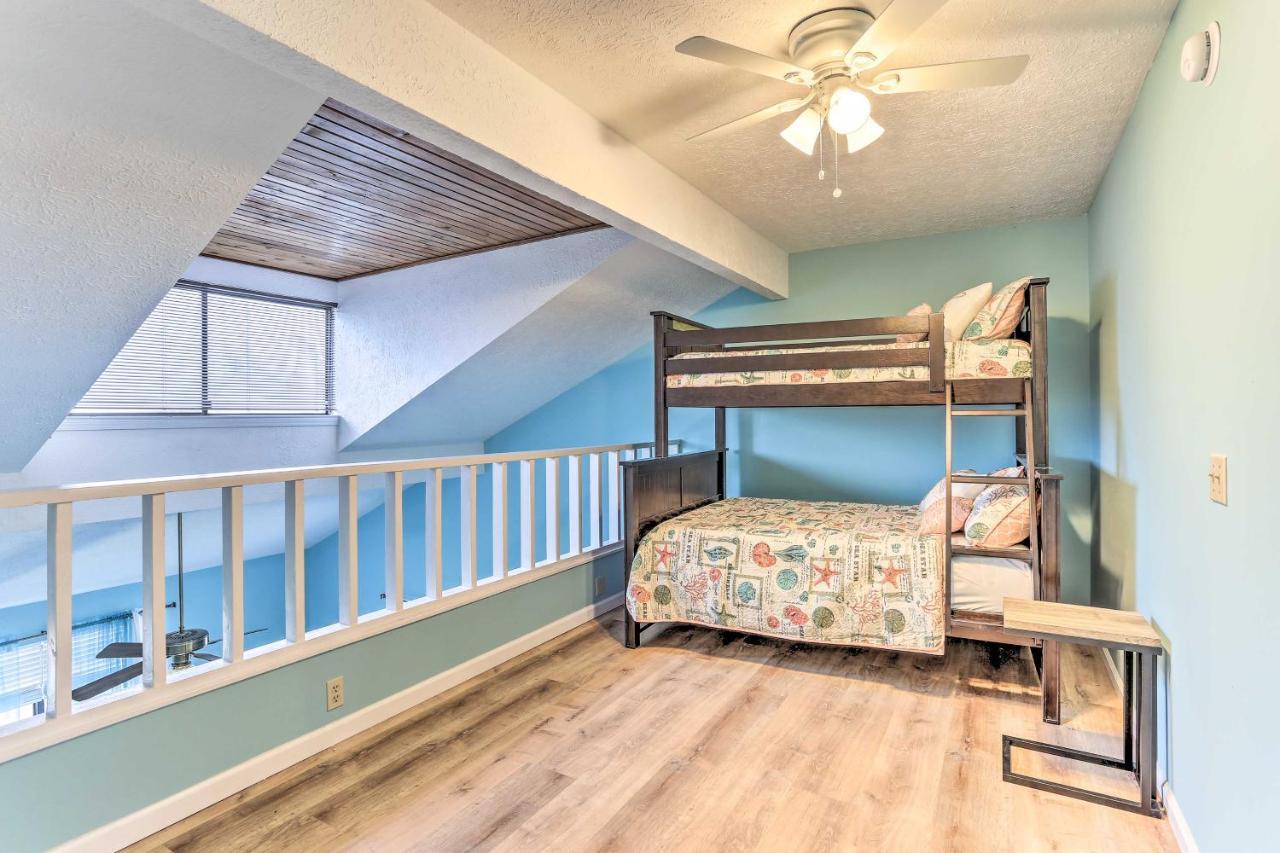 Holiday home Inviting Townhome 6 Mi To Beach!