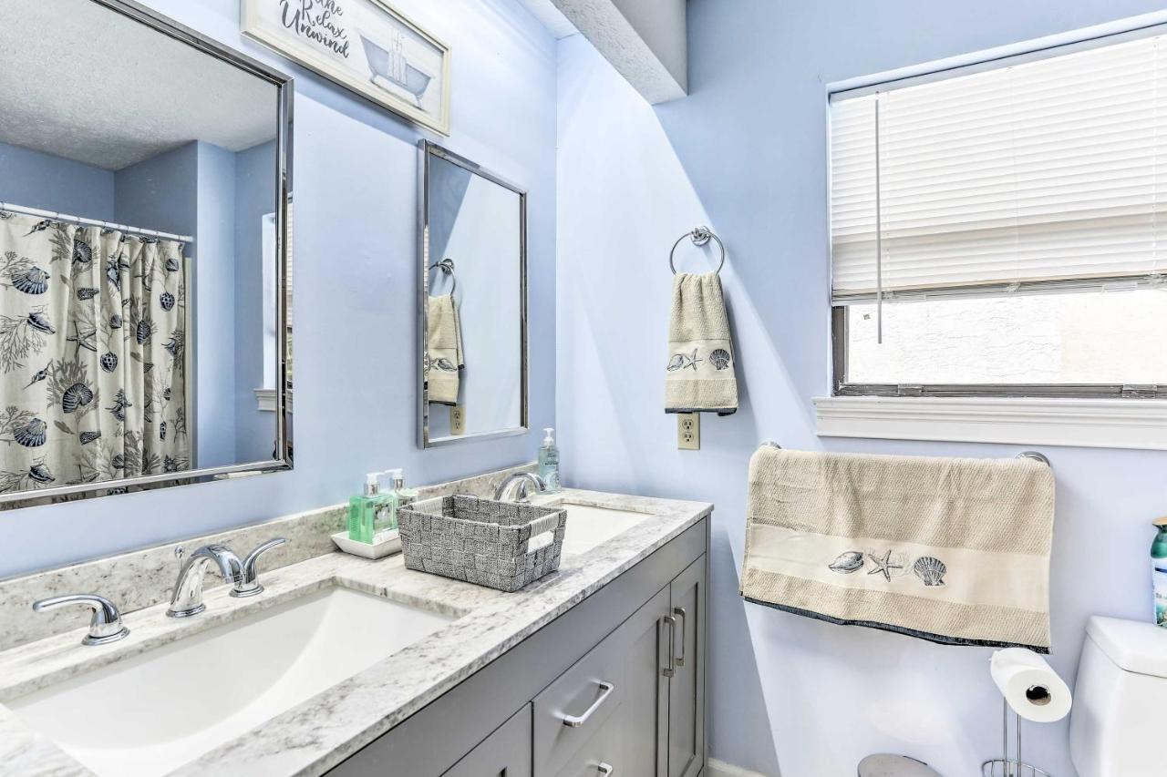 Inviting Townhome 6 Mi To Beach!